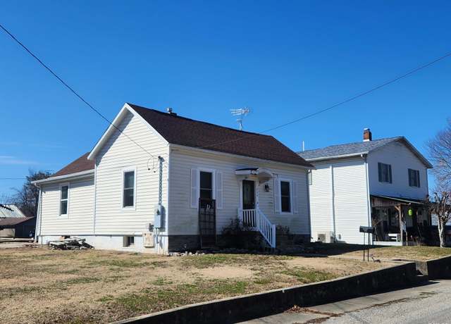 Property at 206 E South St, Pinckneyville, IL 62274, 2 beds, 2 baths