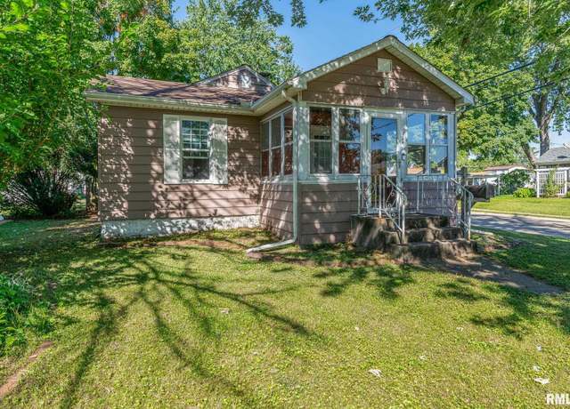 Property at 2200 43rd St, Rock Island, IL 61201, 2 beds, 1 bath