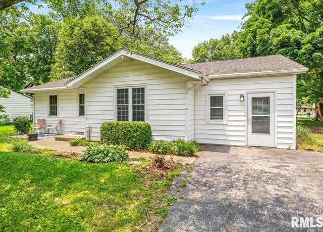 Property at 321 Parkview Dr, Rochester, IL 62563, 4 beds, 1 bath