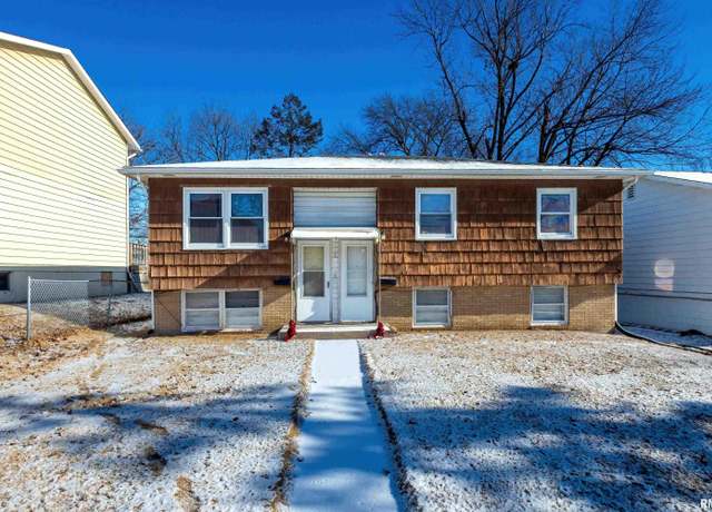 Property at 2421 N Division St, Davenport, IA 52804, 6 beds, 2 baths