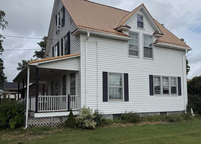 Property at 423 S Grove St, Walcott, IA 52773, 4 beds, 1.5 baths