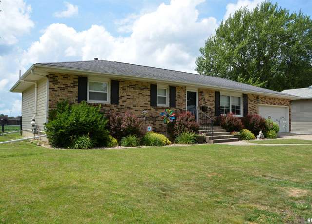 Property at 914 Jamie Ln, Macomb, IL 61455, 5 beds, 2 baths