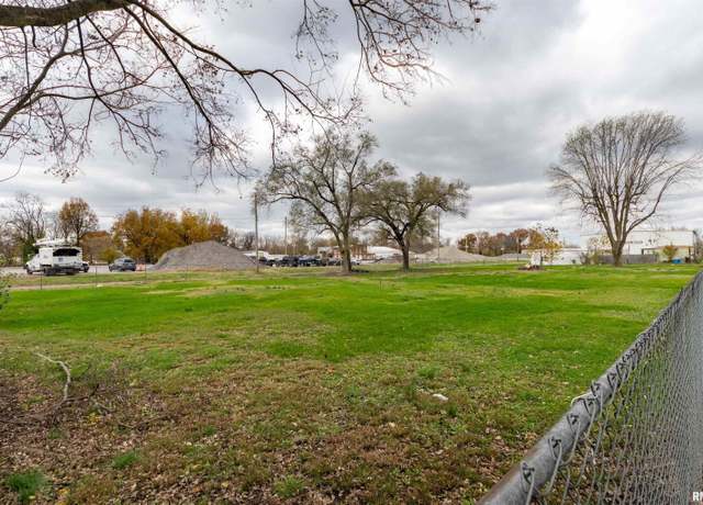 Property at 210 & 214 N Oak St, Duquoin, IL 62832