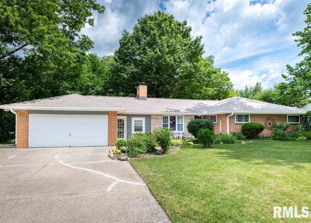 Property at 926 Birchwood Dr, Washington, IL 61571, 4 beds, 1.5 baths