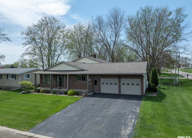 Property at 312 N Cedar St, Abingdon, IL 61410, 3 beds, 3 baths