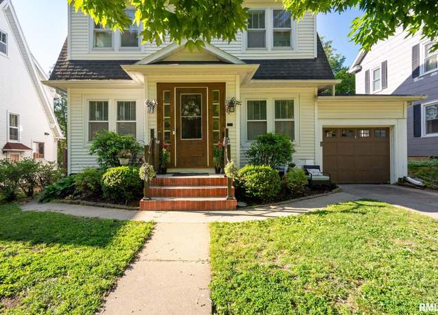 Property at 1530 Douglas St, Dubuque, IA 52001, 3 beds, 1.5 baths