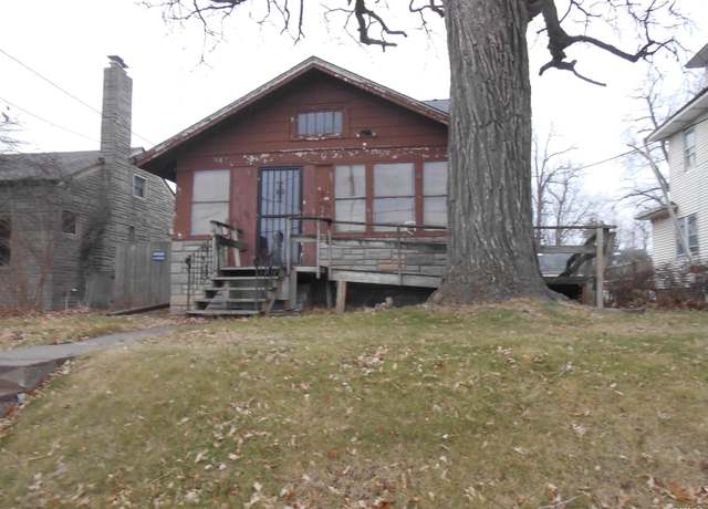 Property at 1925 Eastern Ave, Davenport, IA 52803, 2 beds, 1.5 baths