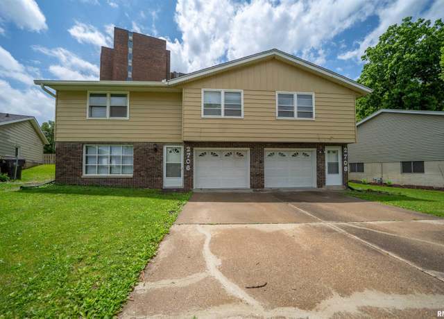 Property at 2706 W Millbrook Ct, Peoria, IL 61615, 4 beds, 2 baths