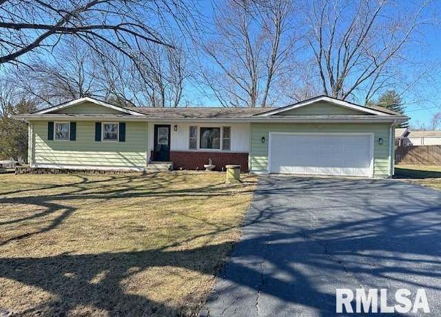 Property at 6 Wildwood Ct, Taylorville, IL 62568, 3 beds, 1.5 baths