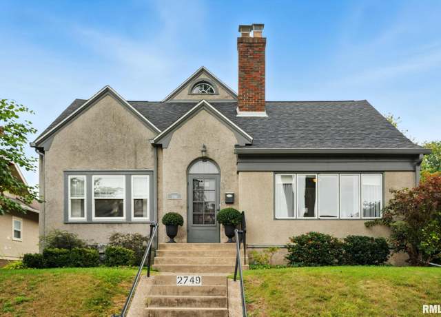 Property at 2749 15th Ave, Moline, IL 61265, 5 beds, 4.5 baths