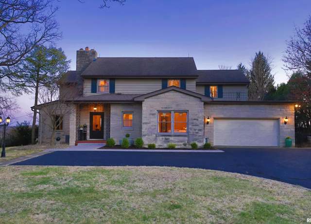 Property at 504 E High Point Pl, Peoria, IL 61614, 4 beds, 4 baths