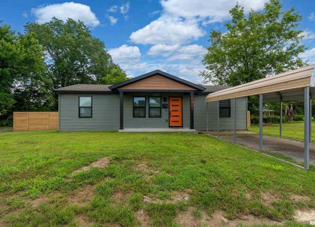 Property at 1301 S Holland St, Marion, IL 62959, 3 beds, 2 baths