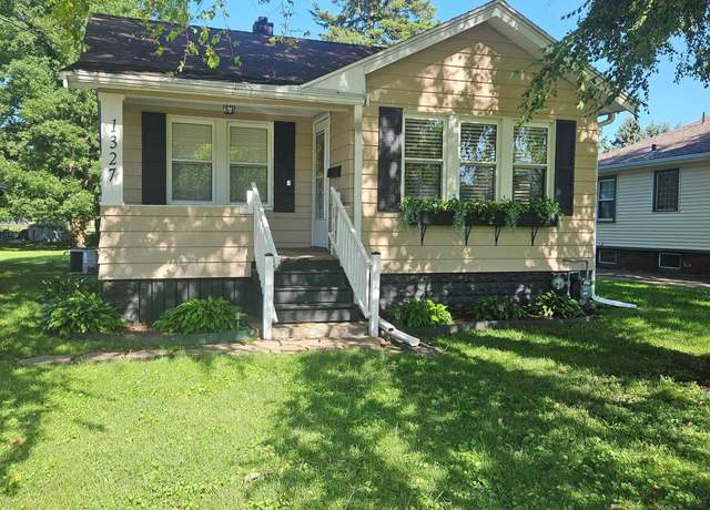 Property at 1327 Brown Ave, Galesburg, IL 61401, 2 beds, 1 bath