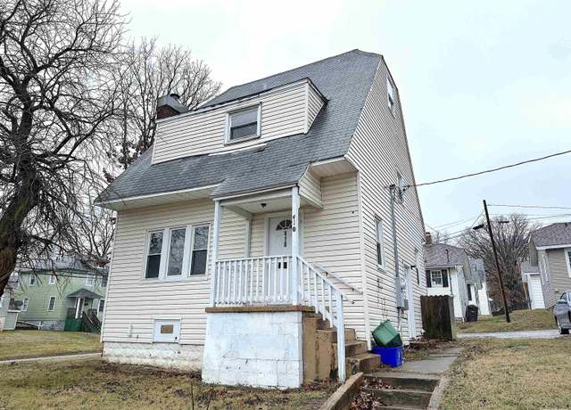 Property at 410 S Ash St, Carbondale, IL 62901, 3 beds, 1 bath