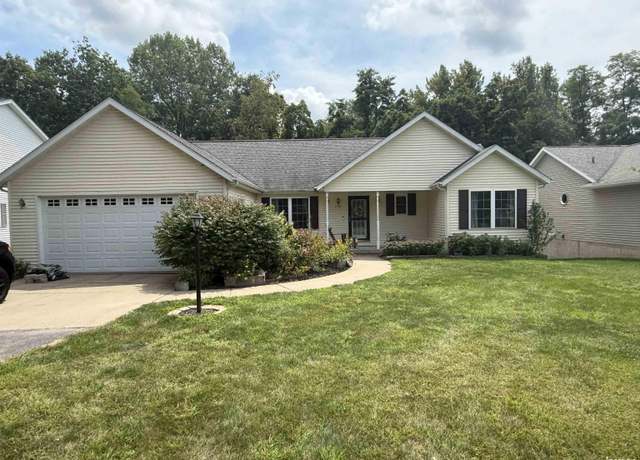 Property at 1118 N Country Ln, Peoria, IL 61604, 3 beds, 3 baths