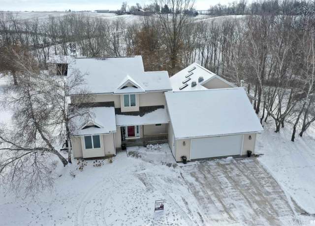 Property at 5301 NE 210th St, Solon, IA 52333, 4 beds, 3 baths