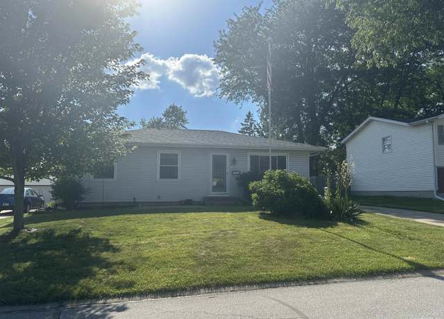 Property at 3400 Clover Hills Dr, Bettendorf, IA 52722, 3 beds, 1 bath
