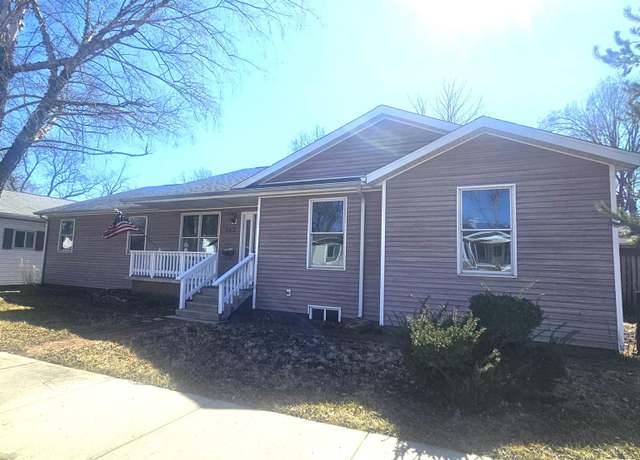 Property at 543 5th St, Lincoln, IL 62656, 3 beds, 3 baths