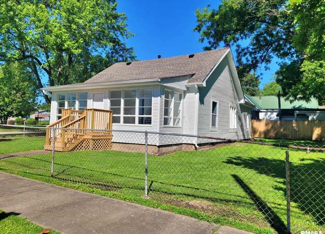 Property at 901 Catherine St, Metropolis, IL 62960, 3 beds, 2 baths