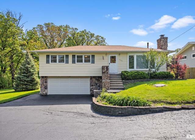 Property at 1109 33rd St, Bettendorf, IA 52722, 3 beds, 2 baths