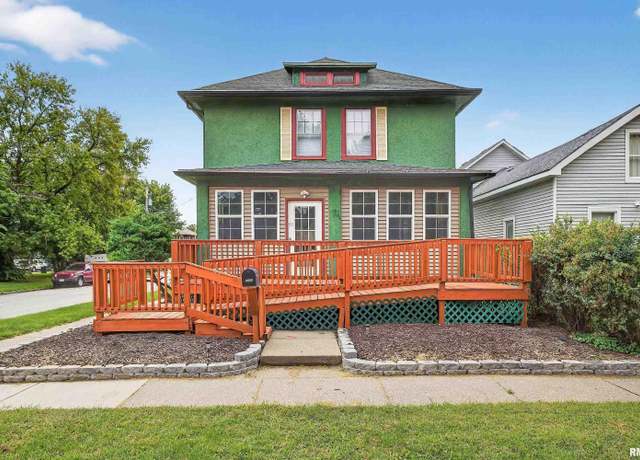 Property at 2101 W 5th St, Davenport, IA 52802, 5 beds, 1.5 baths