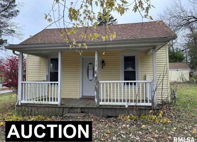 Property at 105 S John St, Jonesboro, IL 62952, 3 beds, 1 bath