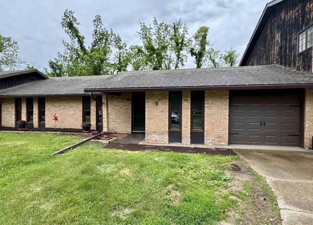 Property at 3 Rye Ct, Macomb, IL 61455, 3 beds, 2 baths