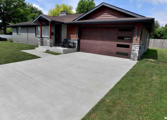 Property at 4527 N Nelson Dr, Peoria, IL 61614, 3 beds, 1.5 baths