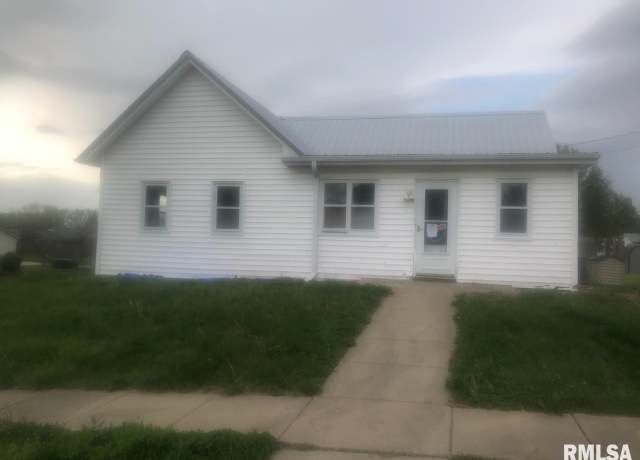 Property at 312 W York St, Camp Point, IL 62320, 2 beds, 1 bath