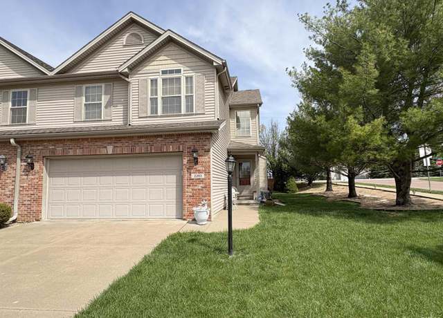 Property at 2203 W Kenfield Ct, Peoria, IL 61615, 3 beds, 2.5 baths