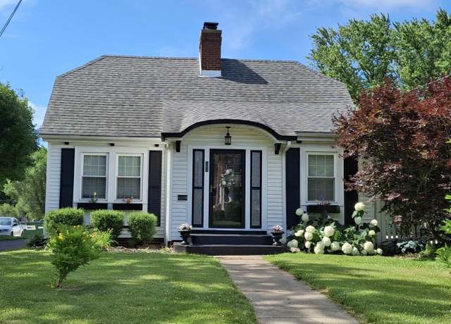 Property at 244 W Chestnut St, Canton, IL 61520, 3 beds, 2.5 baths