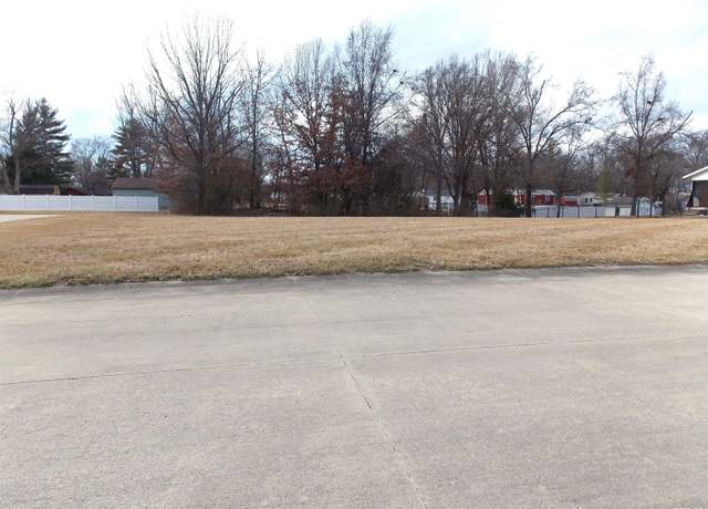 Property at 22 Clearlake Dr, Centralia, IL 62801