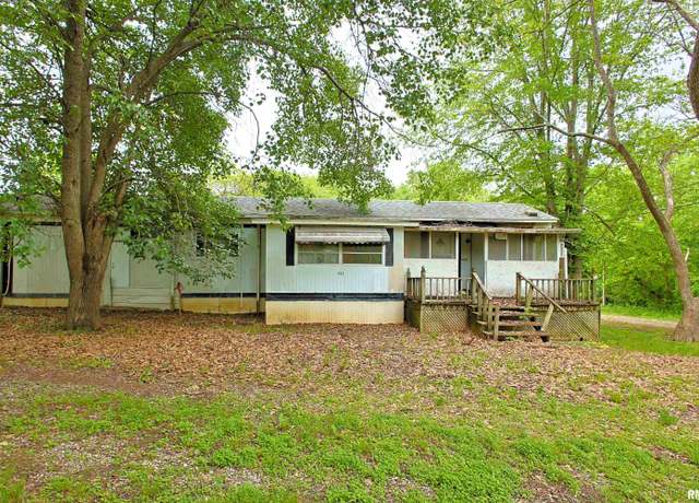 Property at 1100 Dial St, Benton, IL 62812, 2 beds, 1 bath