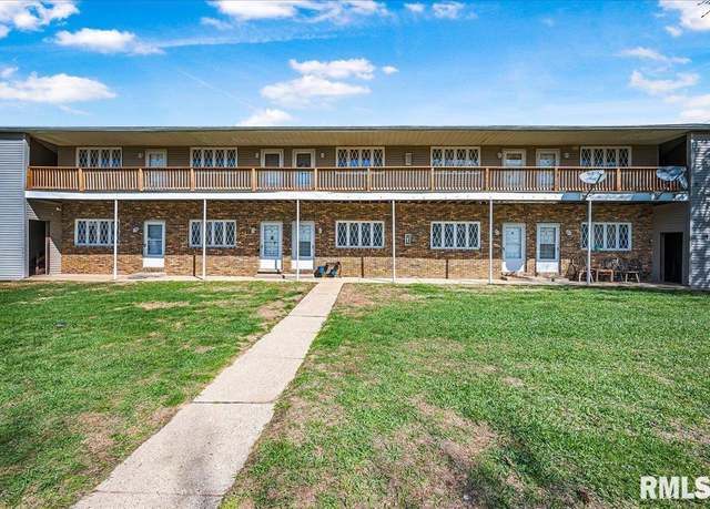 Property at 429 South St, Pekin, IL 61554, 4 beds, 4 baths