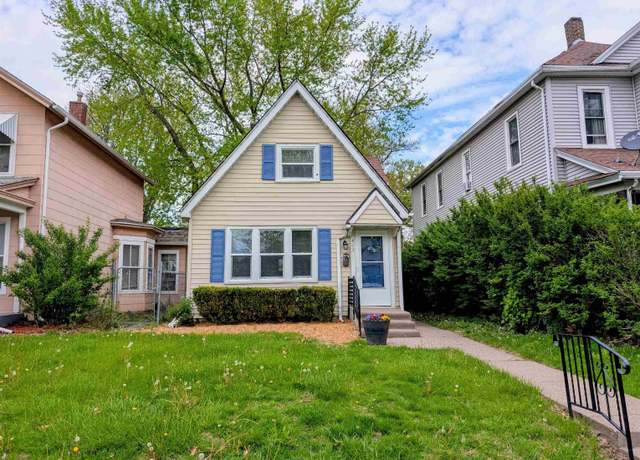 Property at 412 E 15th St, Davenport, IA 52803, 3 beds, 1 bath