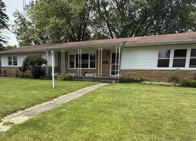 Property at 135 Half Moon St, Lincoln, IL 62656, 3 beds, 2 baths