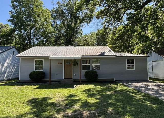 Property at 116 Lindsey Ave, Metropolis, IL 62960, 2 beds, 2 baths