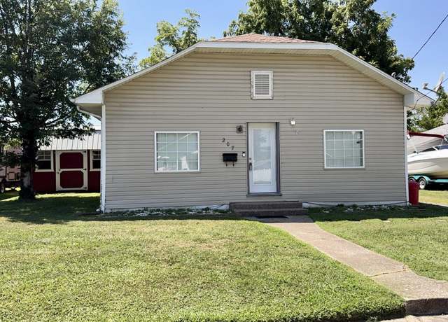 Property at 207 N 7th St, Benton, IL 62812, 3 beds, 1 bath
