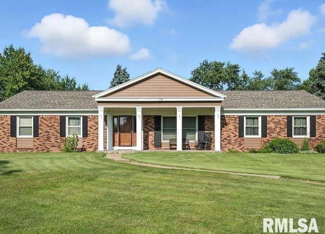 Property at 1134 W 53rd St, Davenport, IA 52806, 3 beds, 2.5 baths