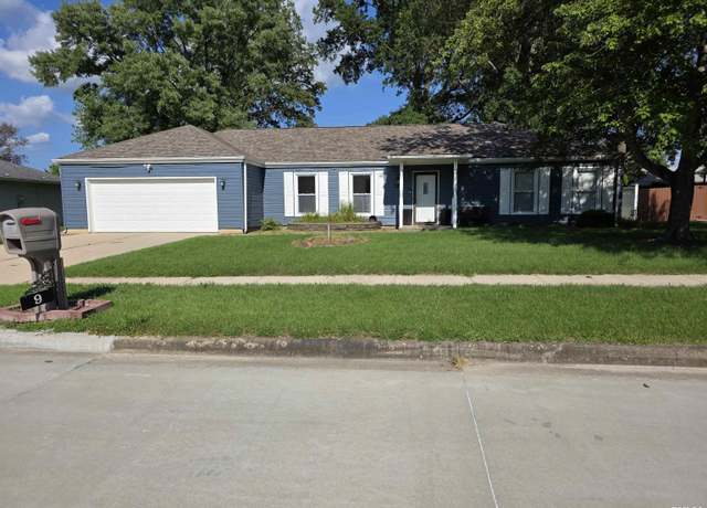 Property at 9 Blackberry Run Ave, Centralia, IL 62801, 3 beds, 1.5 baths