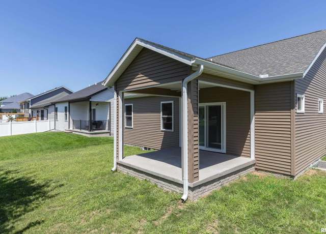 Property at 3117 W 34th St, Davenport, IA 52806, 3 beds, 3 baths