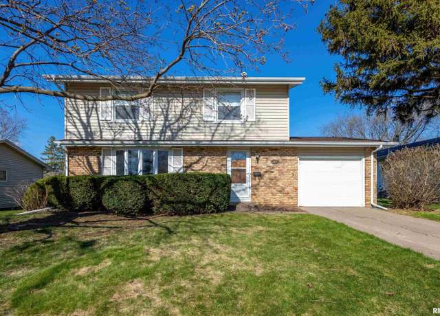 Property at 2904 Avalon Dr, Bettendorf, IA 52722, 3 beds, 1.5 baths