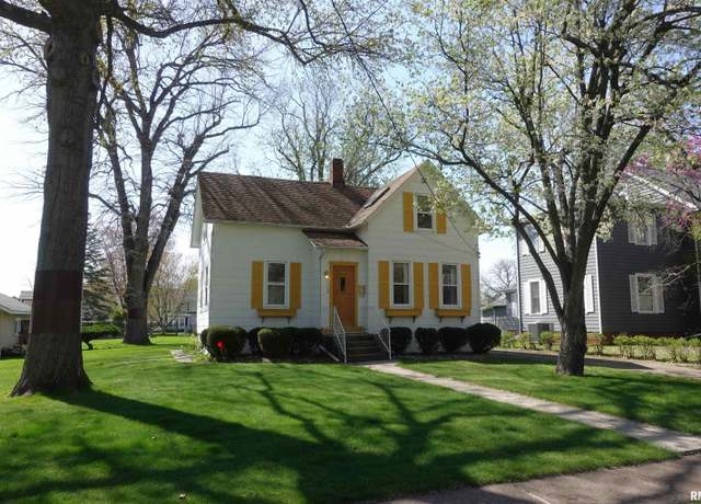 Property at 1442 N Cherry St, Galesburg, IL 61401, 2 beds, 1.5 baths