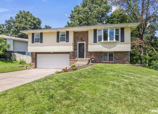 Property at 633 Simon Dr, East Peoria, IL 61611, 3 beds, 2.5 baths