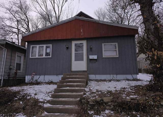Property at 611 S Ligonier St, Peoria, IL 61605, 2 beds