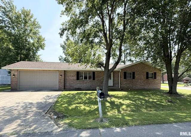 Property at 1105 Oakwood Ln, Marion, IL 62959, 3 beds, 2 baths