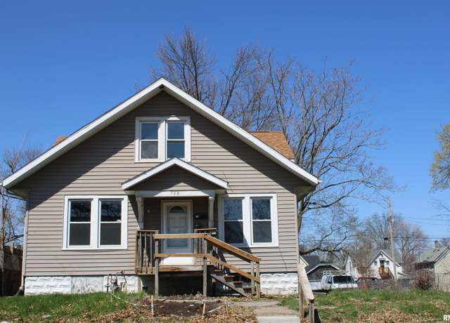 Property at 728 W 14th St, Davenport, IA 52804, 4 beds, 1.5 baths
