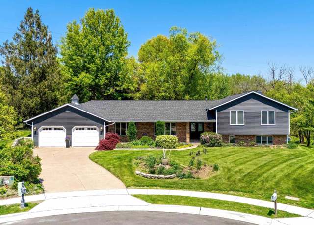 Property at 4105 Apple Valley Dr, Bettendorf, IA 52722, 4 beds, 4.5 baths