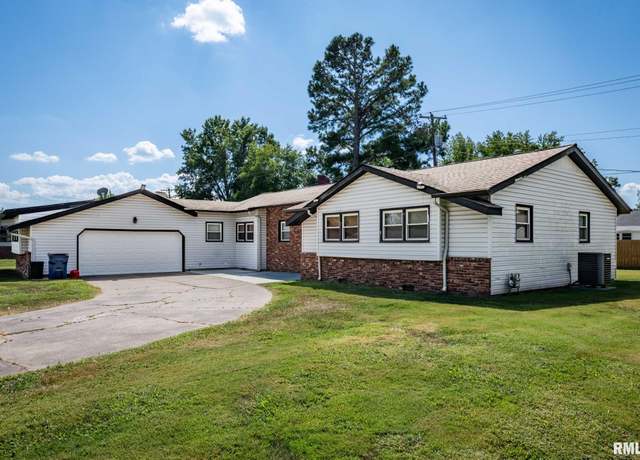Property at 902 Fairlane Dr, Marion, IL 62959, 3 beds, 2.5 baths