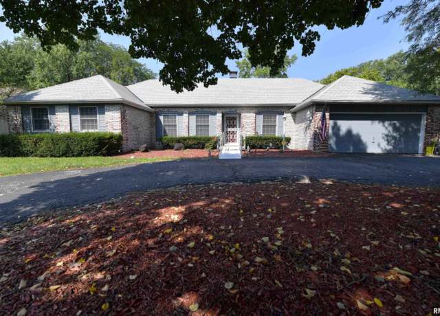 Property at 5617 N Sheridan Rd, Peoria, IL 61614, 3 beds, 2 baths